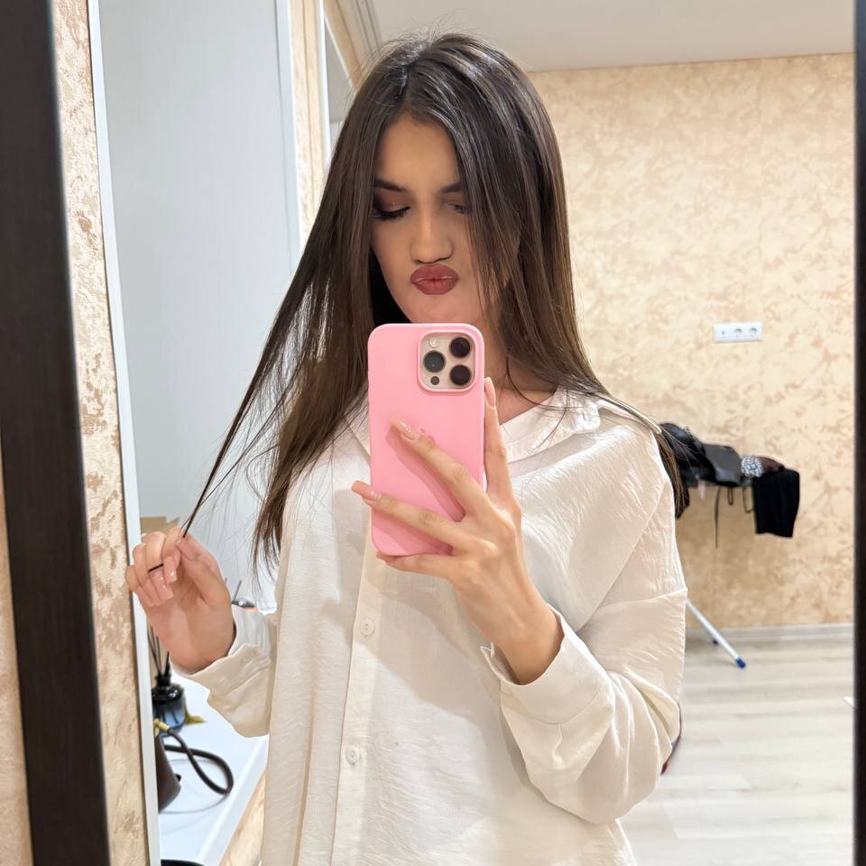 emily_hot_one from stripchat