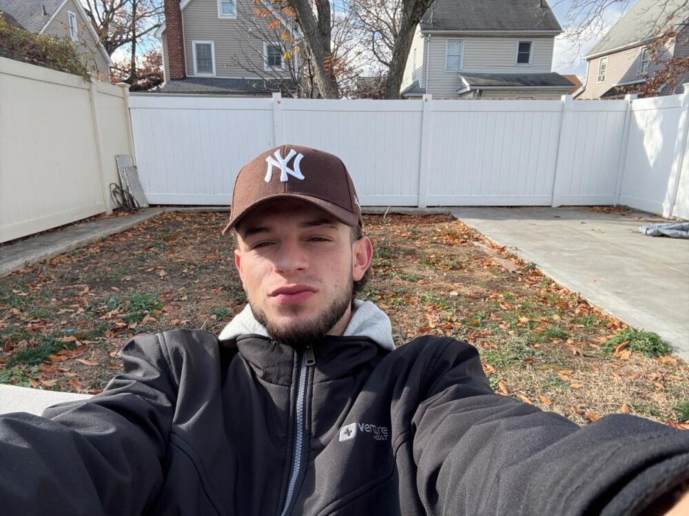 noah_red from stripchat