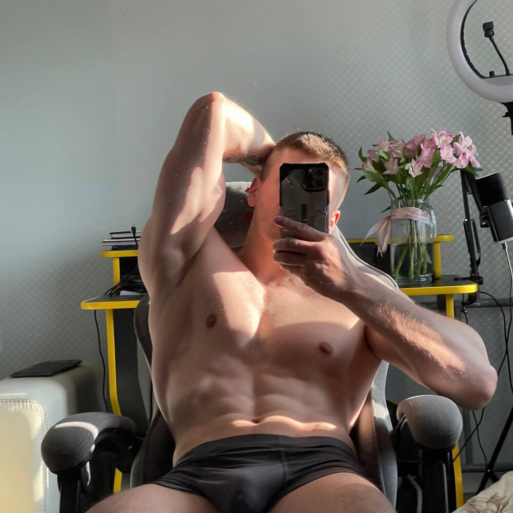 bruno_banani from stripchat