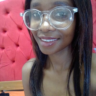 elivecams.com Yolly17 livesex profile in ethnicityebony cams
