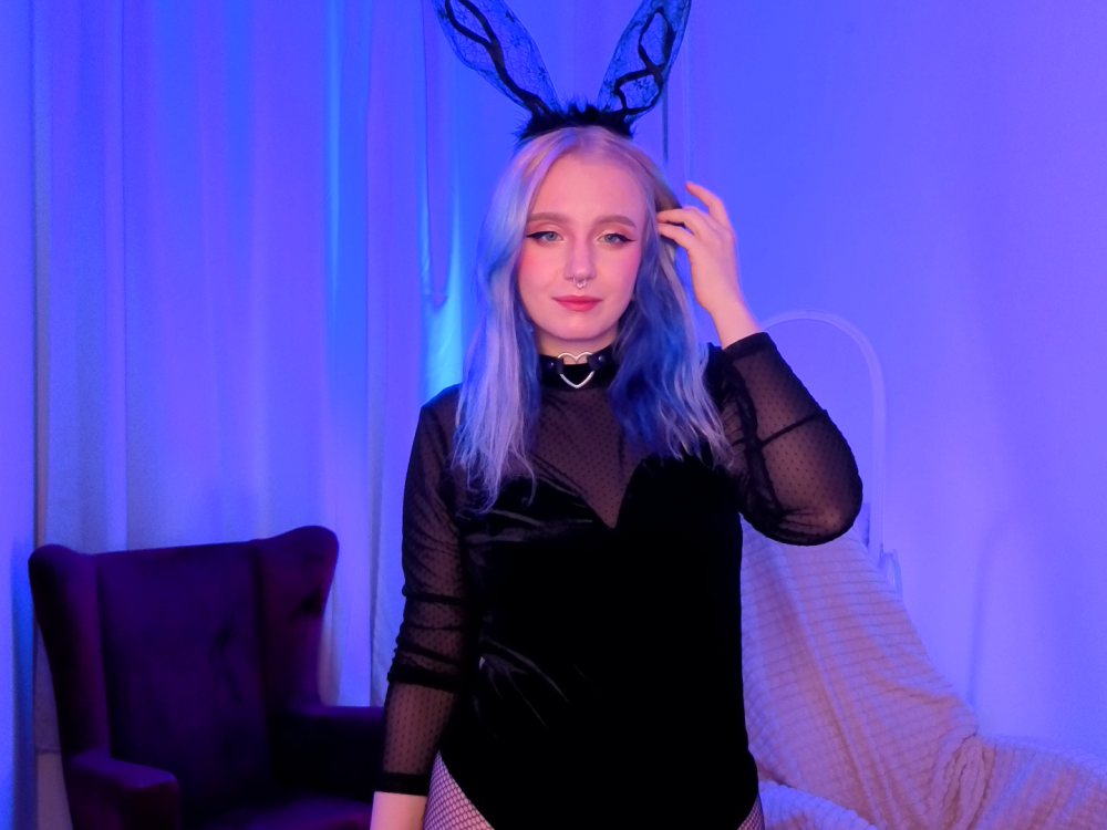 sexlivecamsites.com aleksadivine livesex profile in granny cams