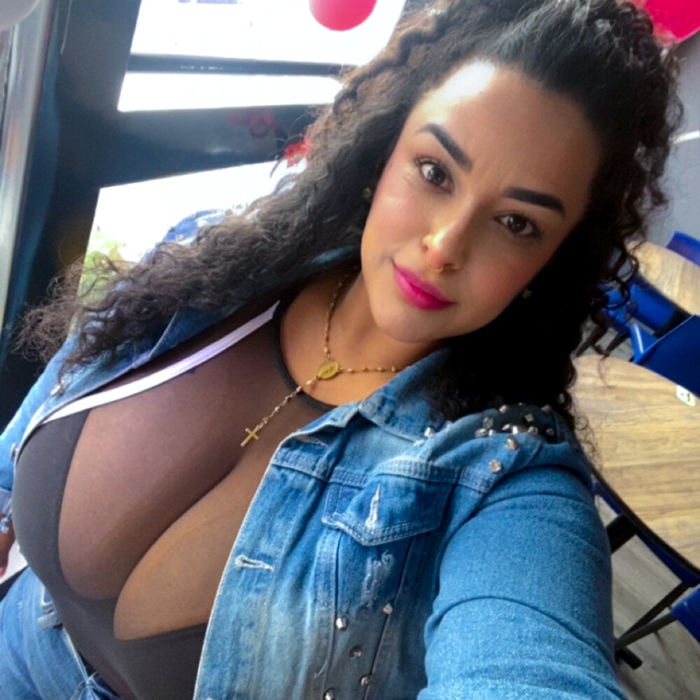 ariadna_cooper from stripchat