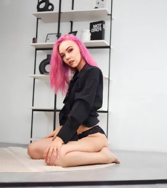 Live sex webcam photo for Yourladybug #289890590