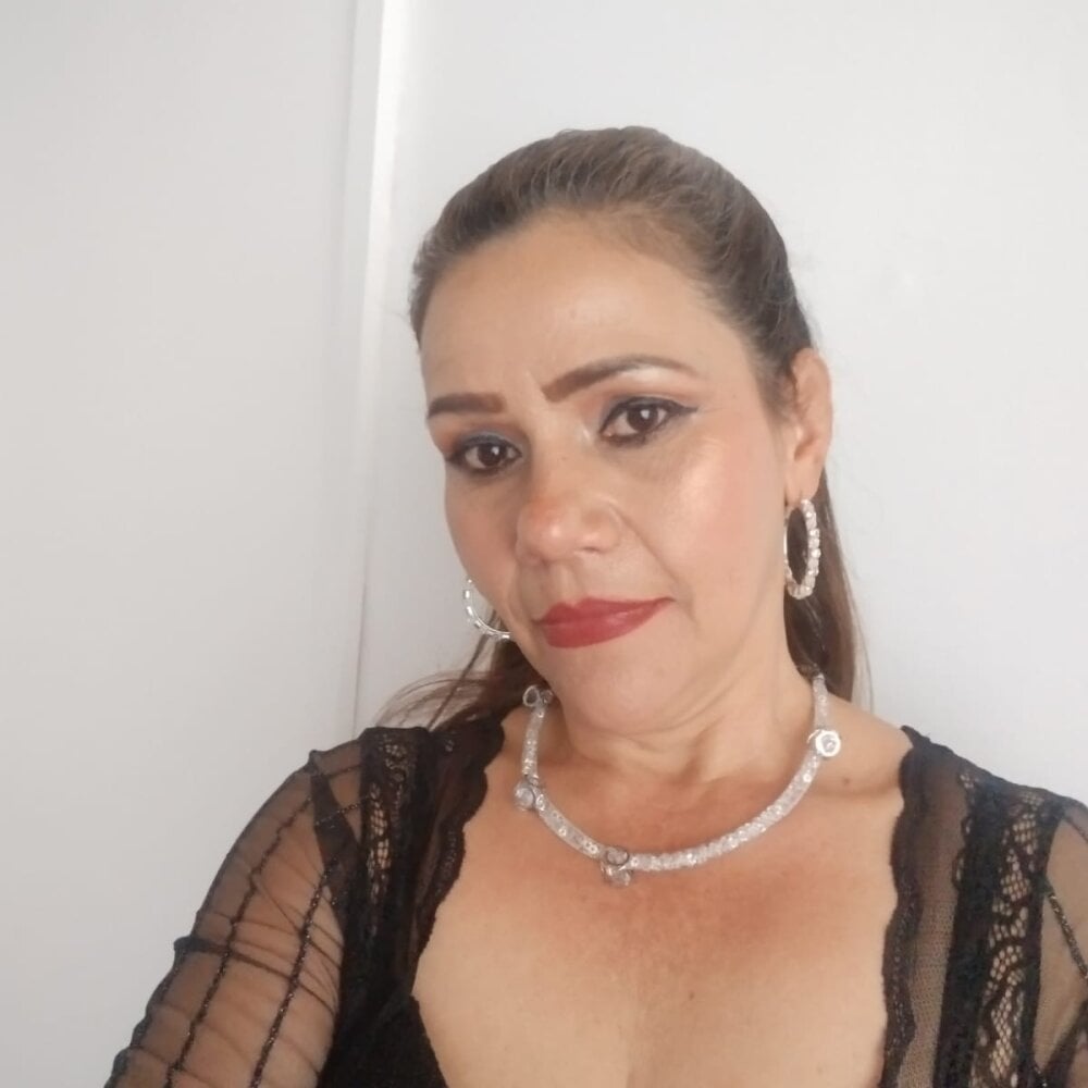 yolanda-glitter-webcam-show-cambaddies