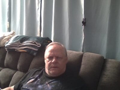 UpstairsMinion Male Bisexual Cam Sex