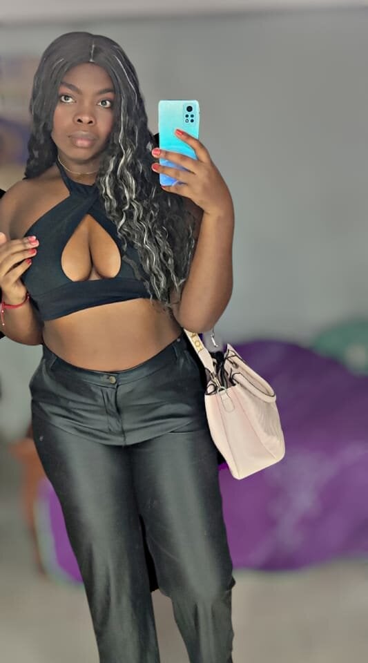 maiacharris live cam model at StripChat