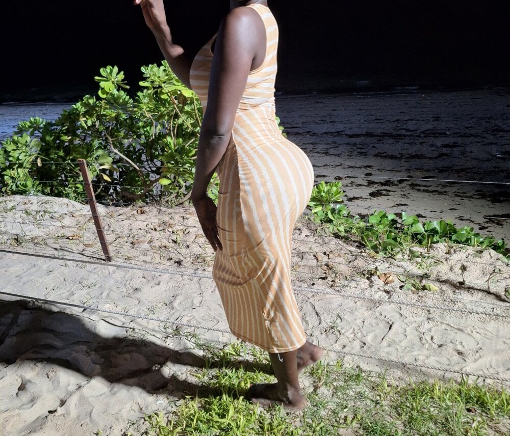 supa_queen254's Offline XXX Chat