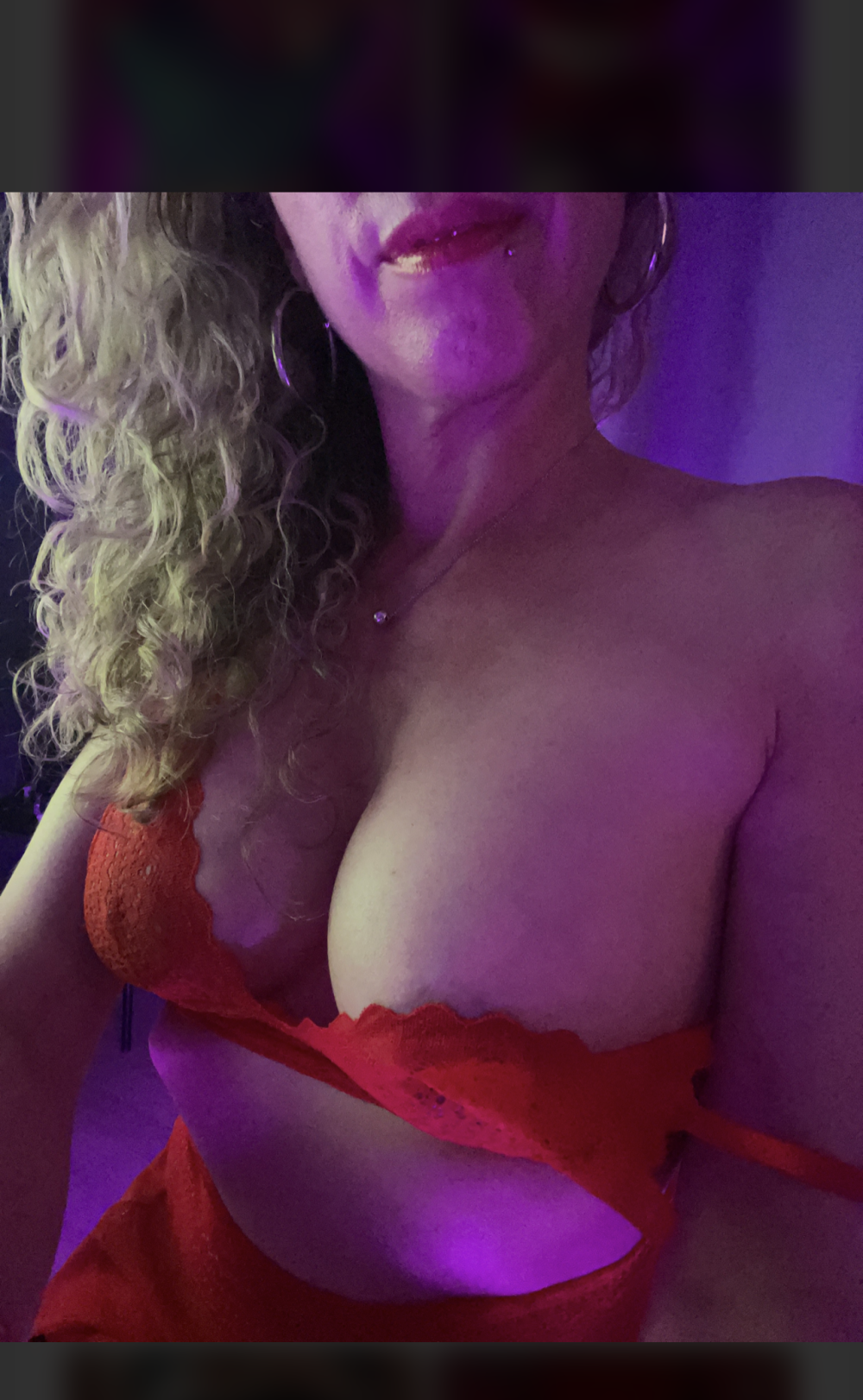 mommy-queen from stripchat