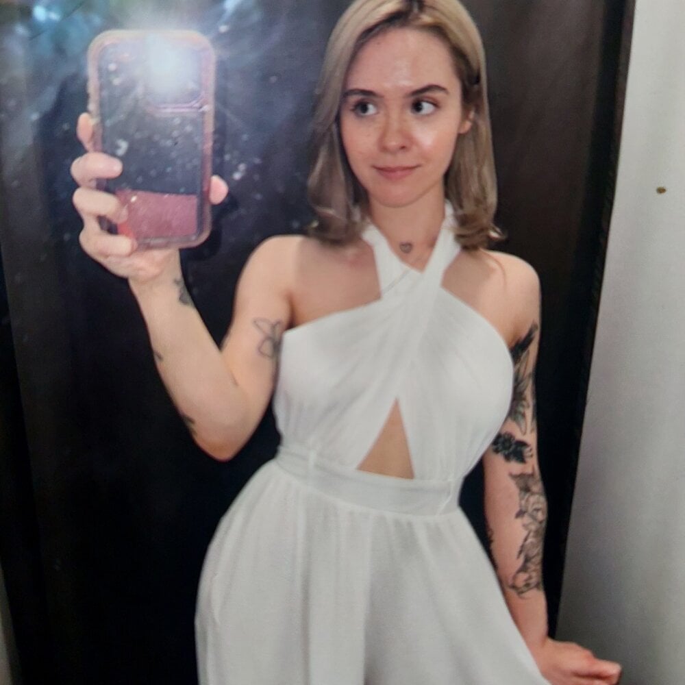 cam-performer.com lilia_nilsson livesex profile in caucasian cams