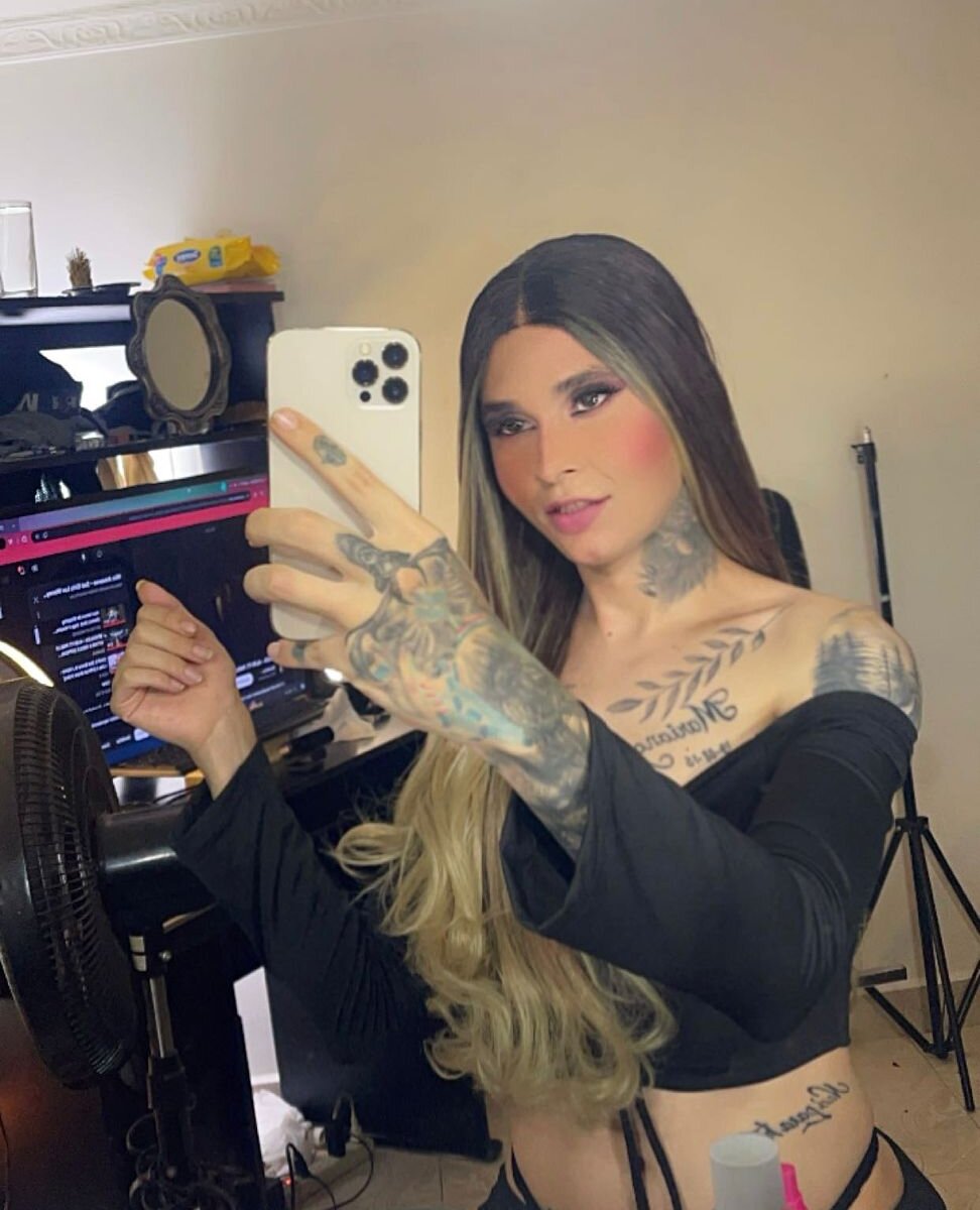 mona_bigcock's Offline XXX Chat