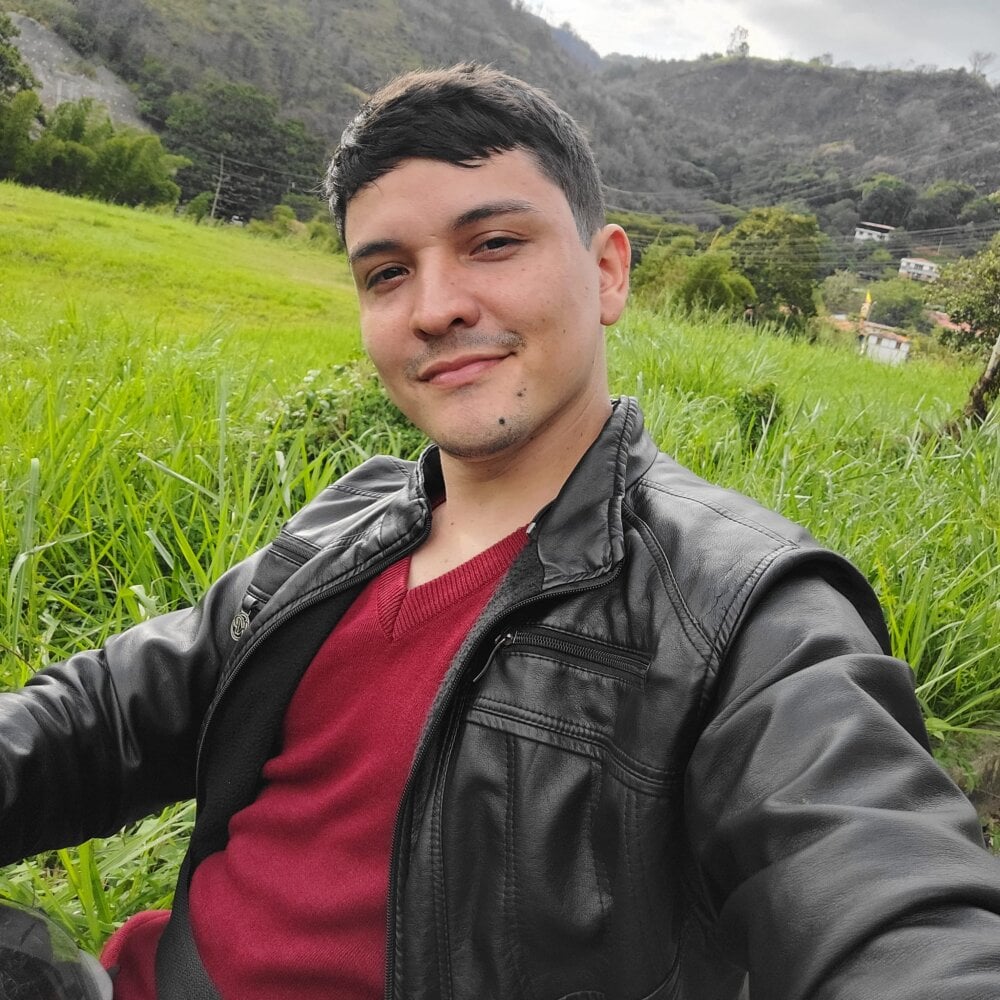 maxiandrews_ from stripchat