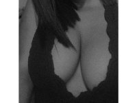 bella_gardenia's Offline XXX Chat