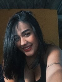 samira_aspen's Offline Chat Room