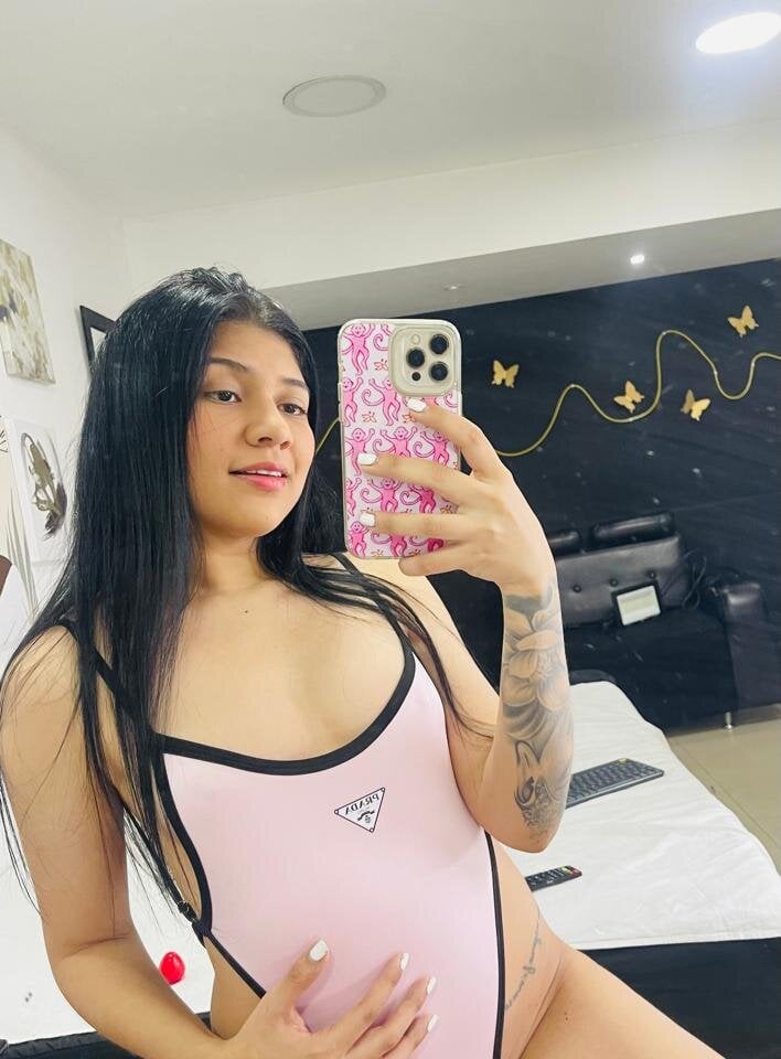 stripchat natalie_rouss webcam profile pic via privat-livecam.com