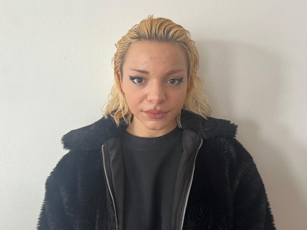 rheaduvall webcam livesex profile in colorful-hair cams