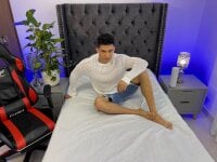 aronvillegas's webcam live show