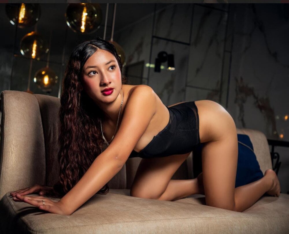 sexcityguide.com atenea_petit18 livesex profile in french cams