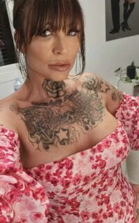 TattooMilfTanja's webcam live show