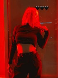 BeatrixBenskin's Offline Chat Room