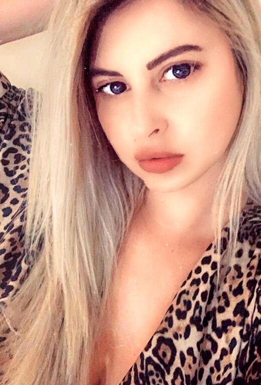MiraHaze live cam model at StripChat