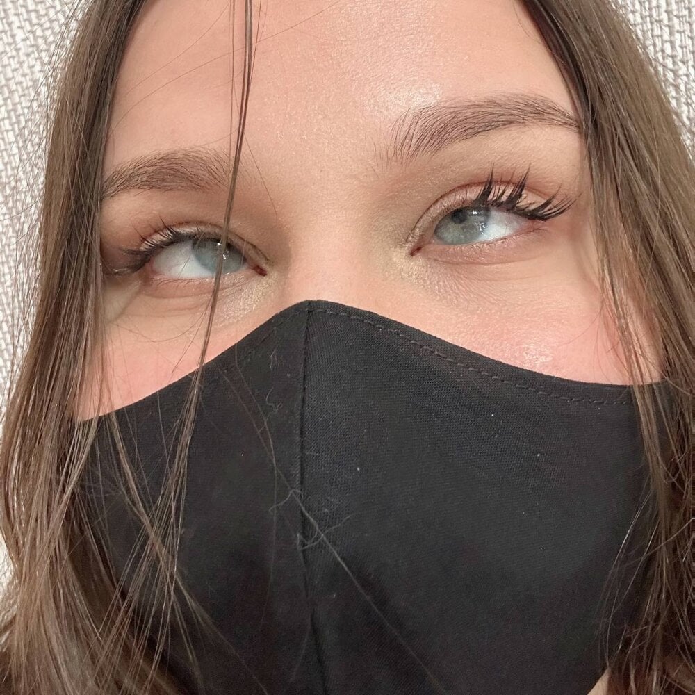 watchgirlcam.com niki_hug livesex profile in english cams