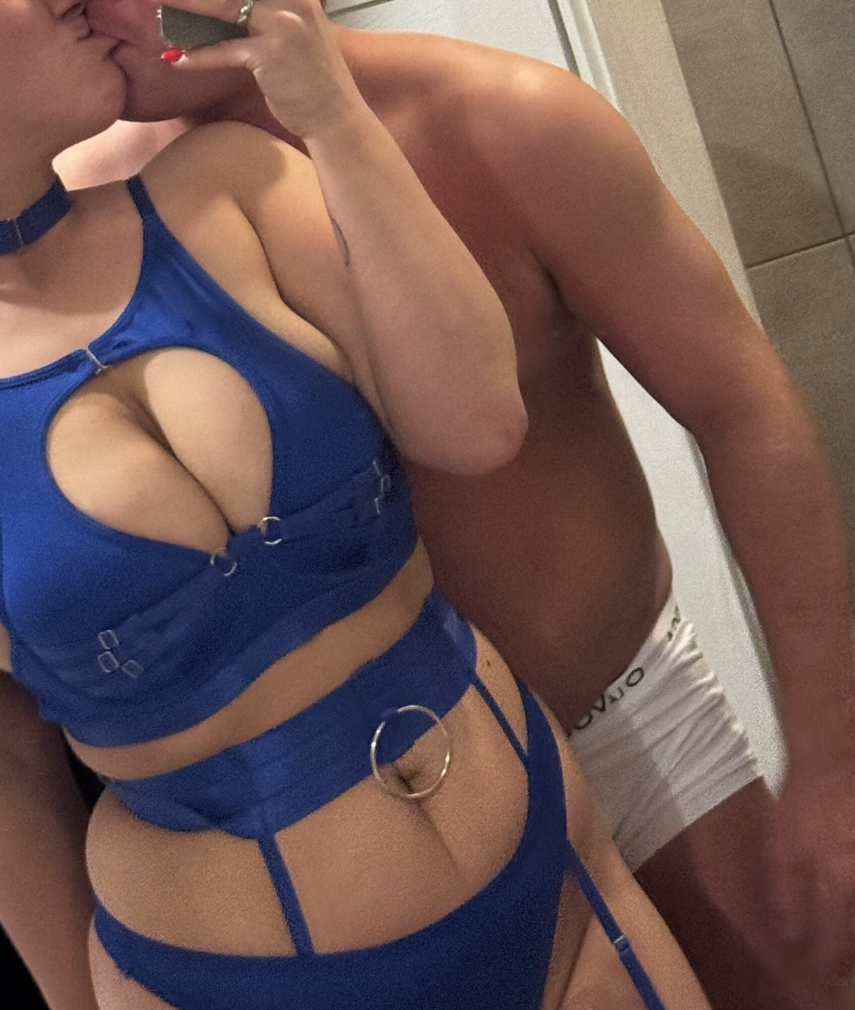 SheRedHeBlond