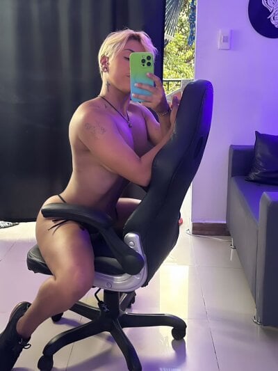 live camsex ZhoeStrong