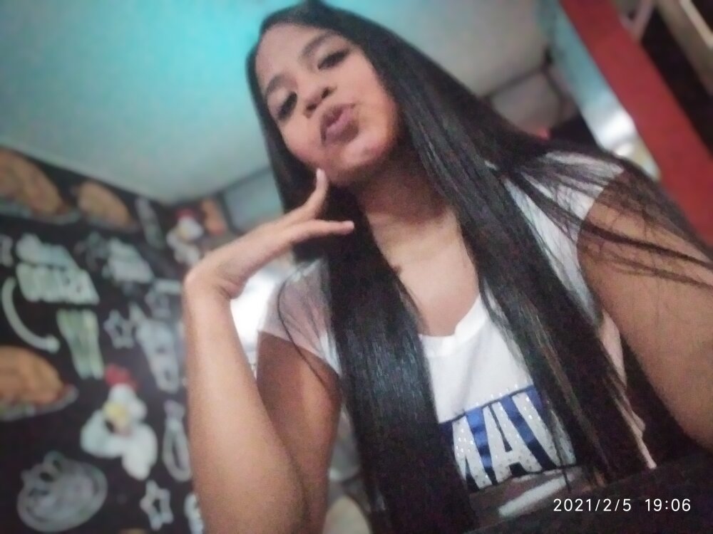 Alexandra_17 📧 live naked chat