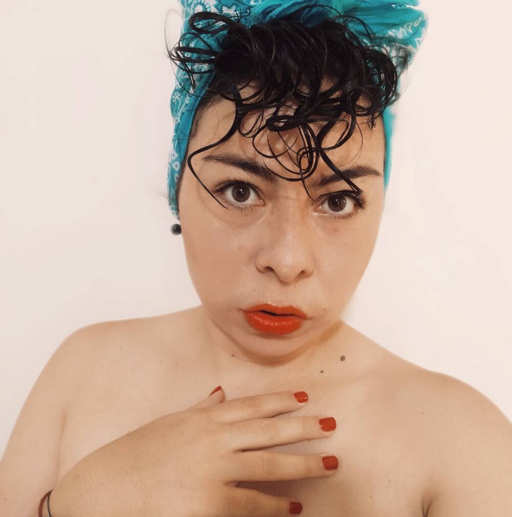 heyhorny_gabycam's Offline XXX Chat