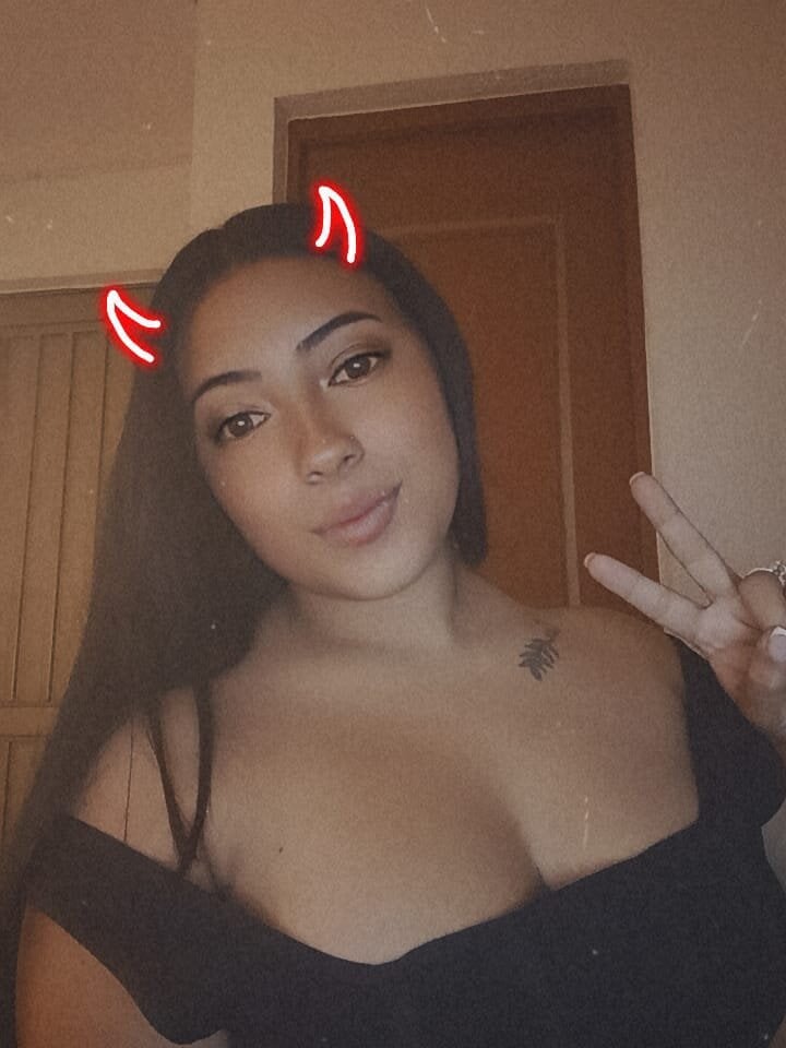 sleekcams.com brunette_hot02 livesex profile in latin cams