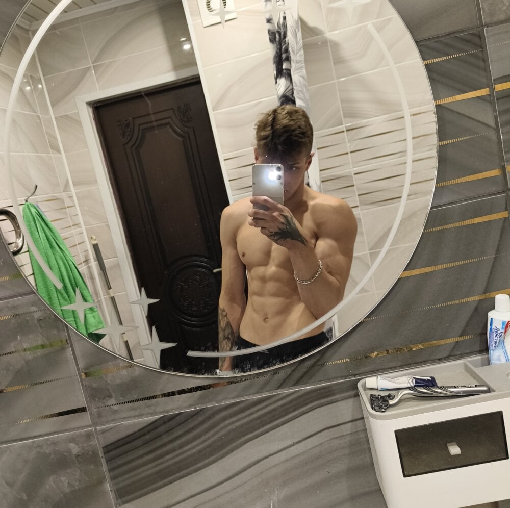 ilyahr from stripchat