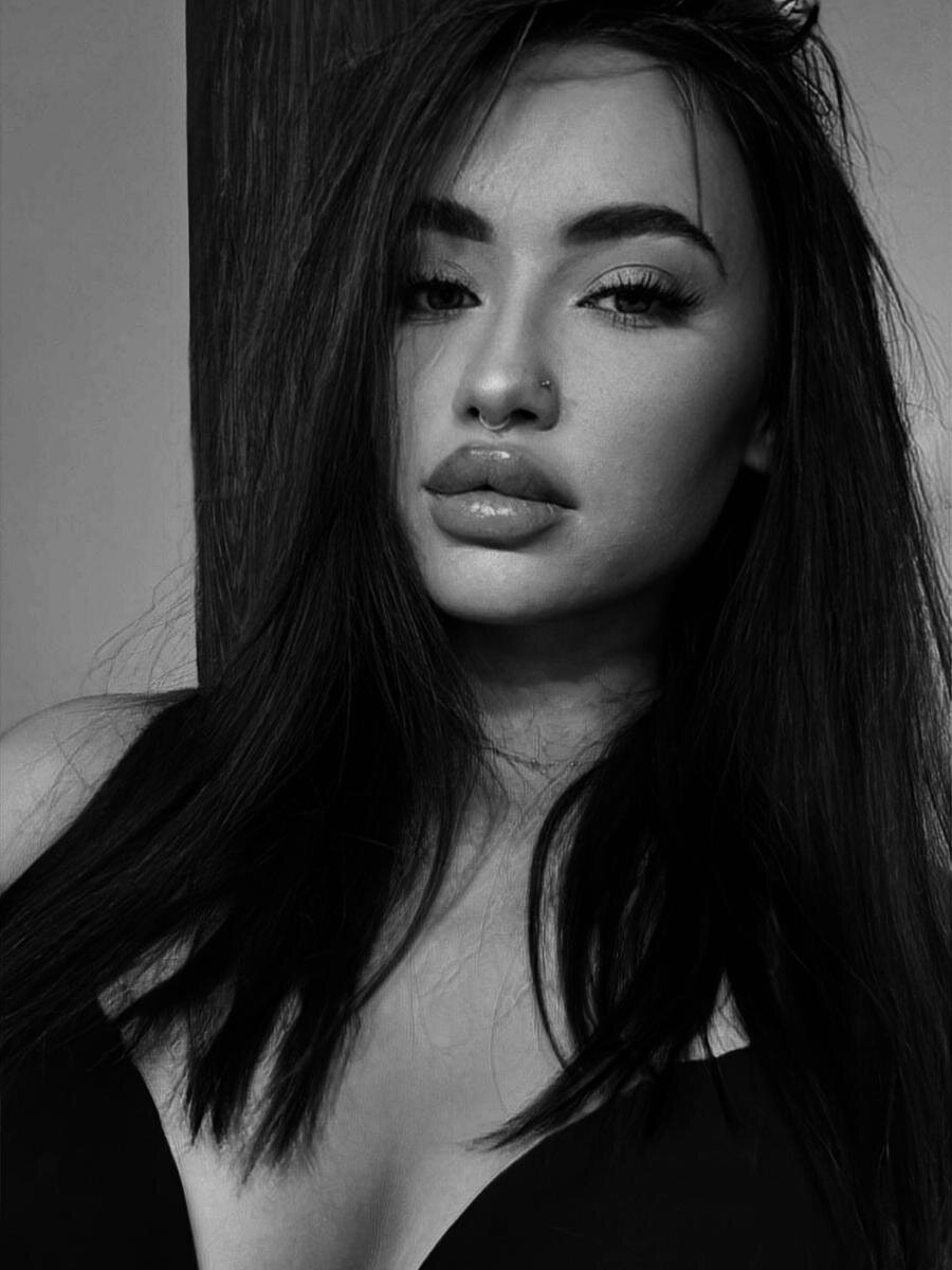 LexiSpicy Adlı Modelin Çevrimdışı XXX Sohbeti