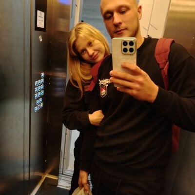 Daisy_Couple Live Cam on StripChat