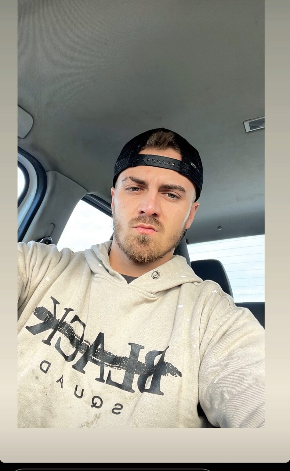 sexymonsteer's Offline XXX Chat