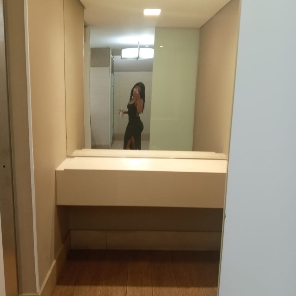 6livesex.com miss_ds livesex profile in greetings-from-paradise cams