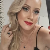 Greeneyessexy's Offline Chat Room