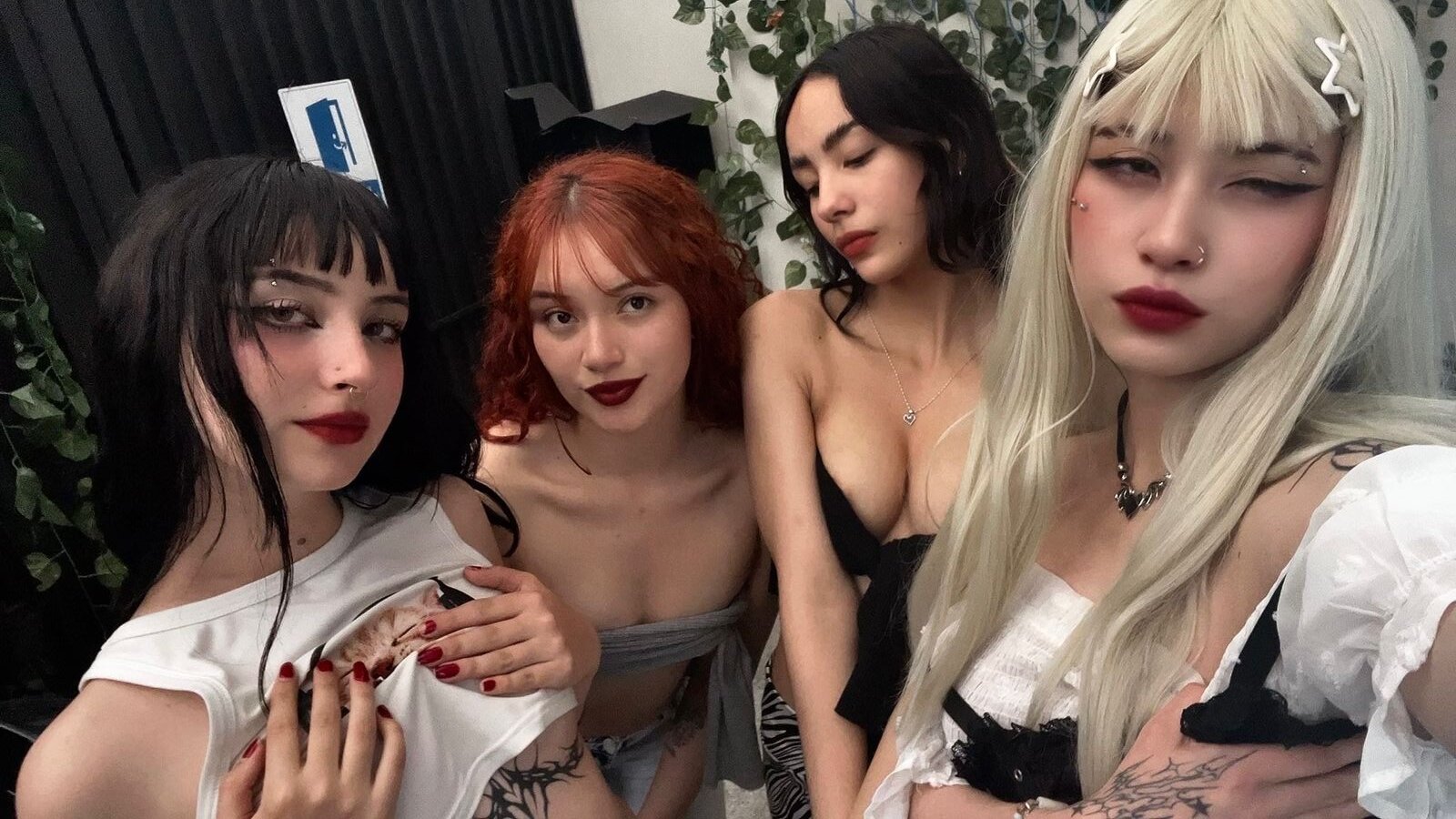 UrNaughty_Girls
