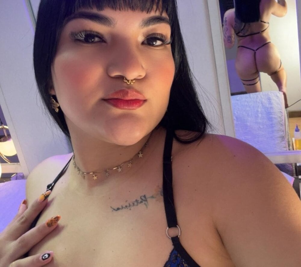 watchgirlcam.com niinatorres livesex profile in latin cams