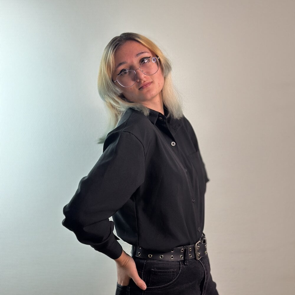 sexcityguide.com joanniedrissel livesex profile in asian cams