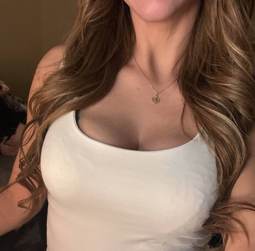 sexlivecamsites.com only_brisa_moore livesex profile in discover-by-yourself cams