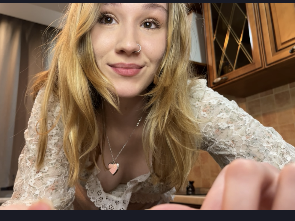 LindsayCutiee's Offline Chat Room