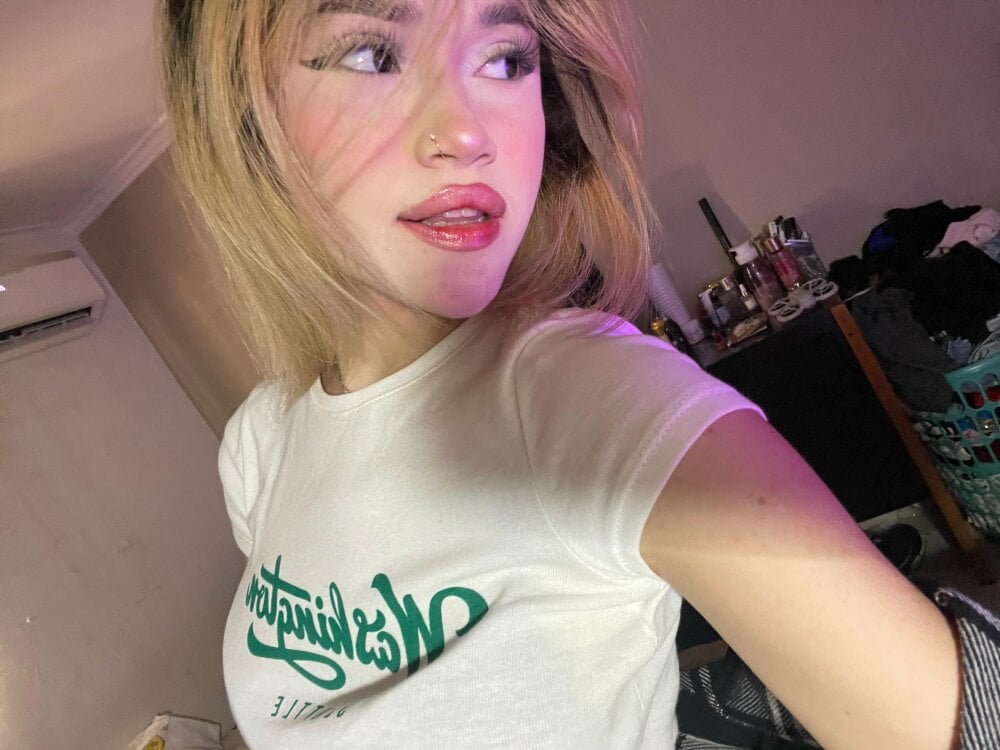 Tiff_Brooke's Offline XXX Chat