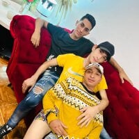trio_twink_sex's Offline Chat Room