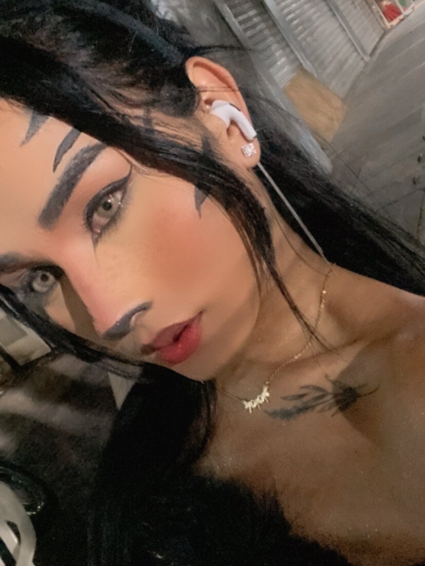 danna_alvarez's Offline Chat Room