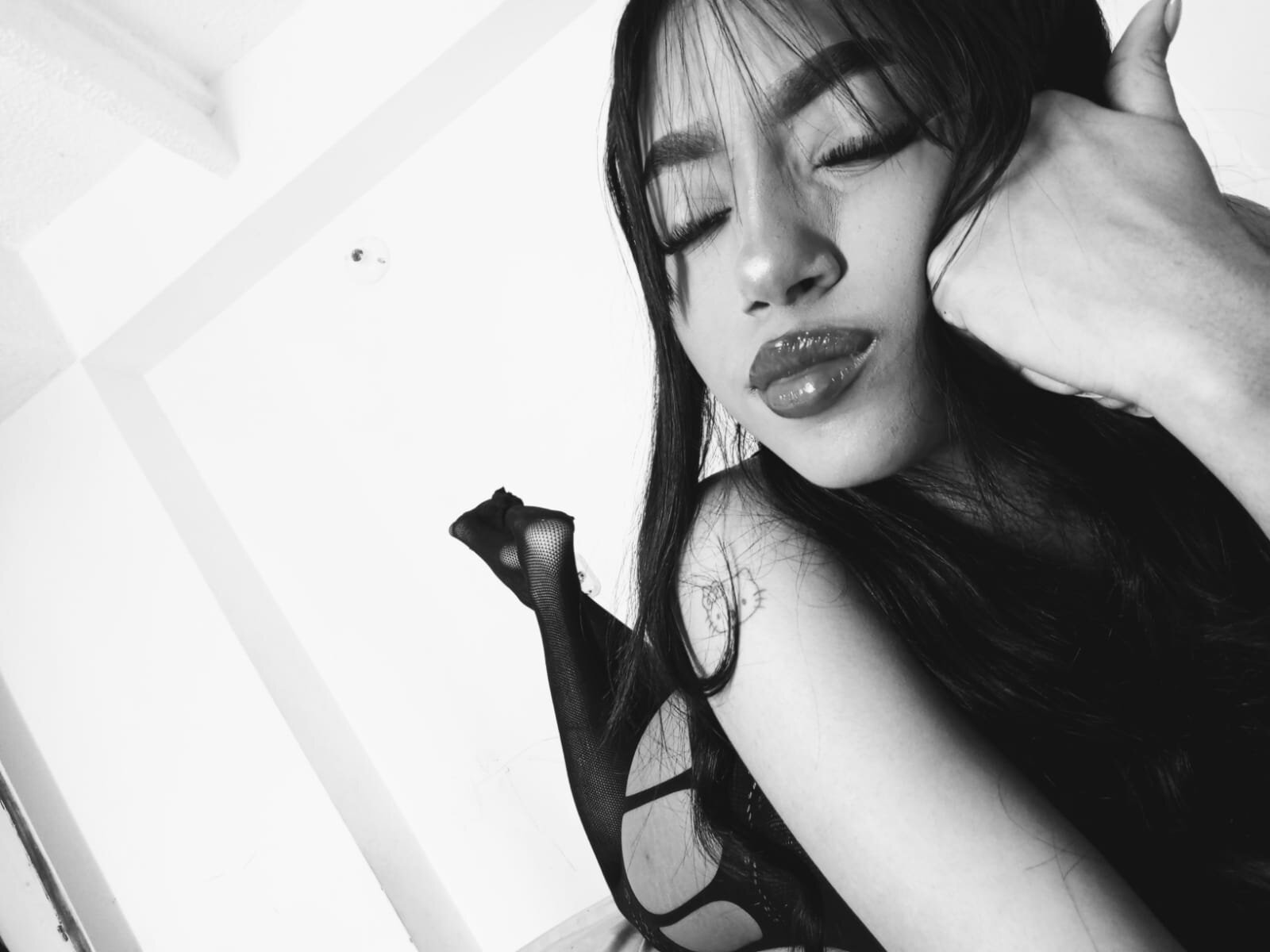 aisha_brunette18