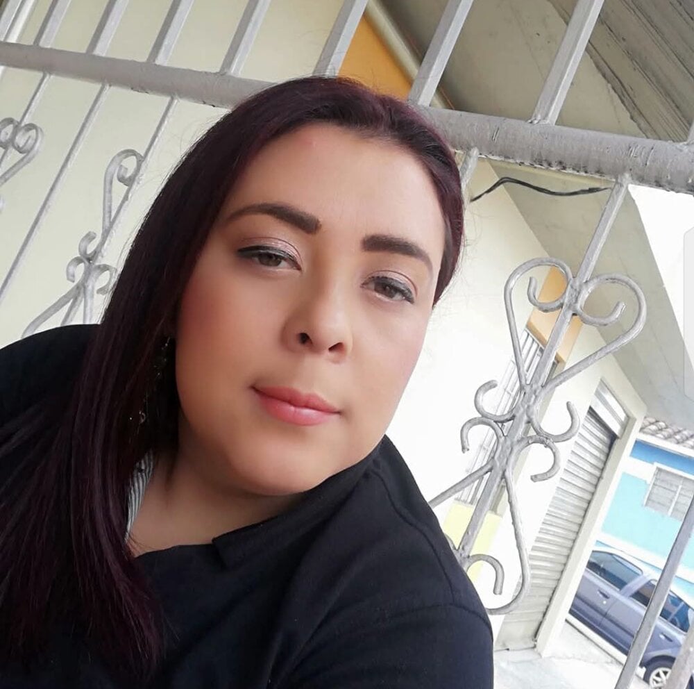 Danna_Paris' Offline XXX Chat