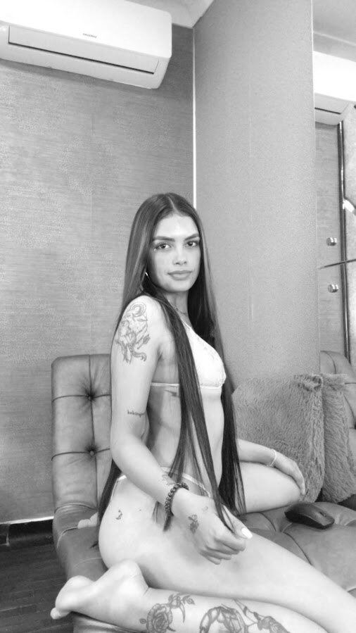 Lia_Rousee