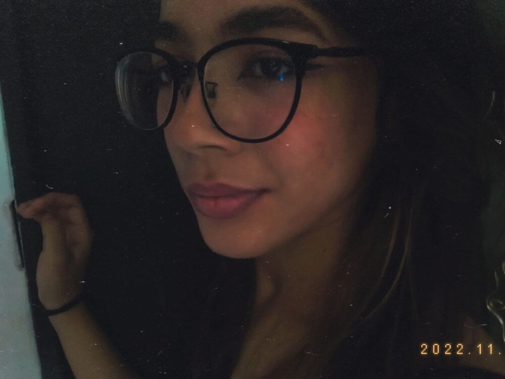 bella_cam111 profile