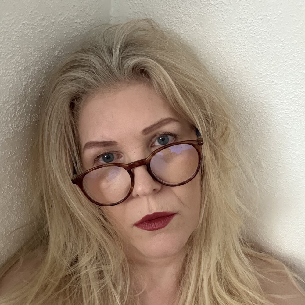 Autumn50_CurvyBlondeX's most recent online preview