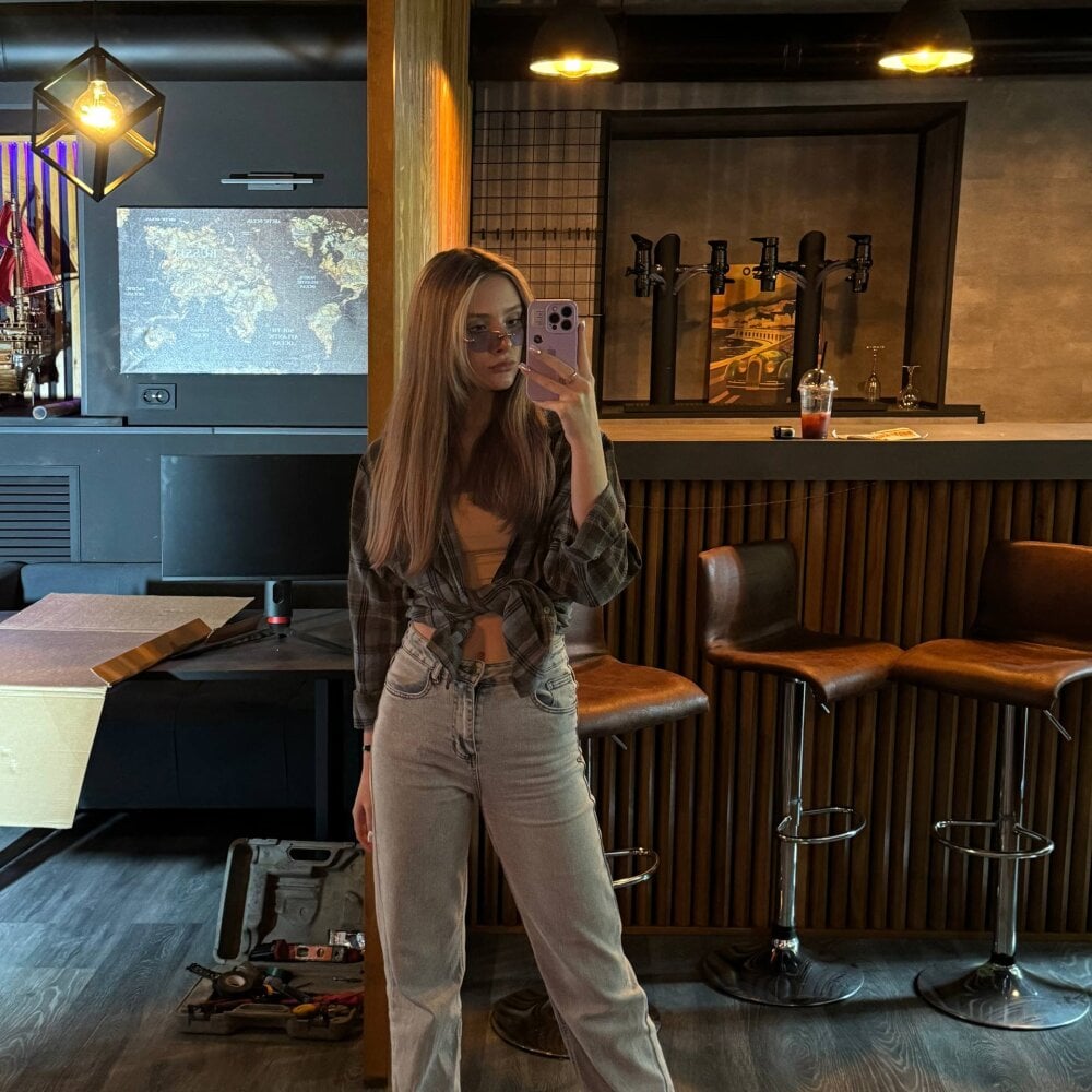 rudecam.live suzie_q69 livesex profile in whispering-woods-of-europe cams